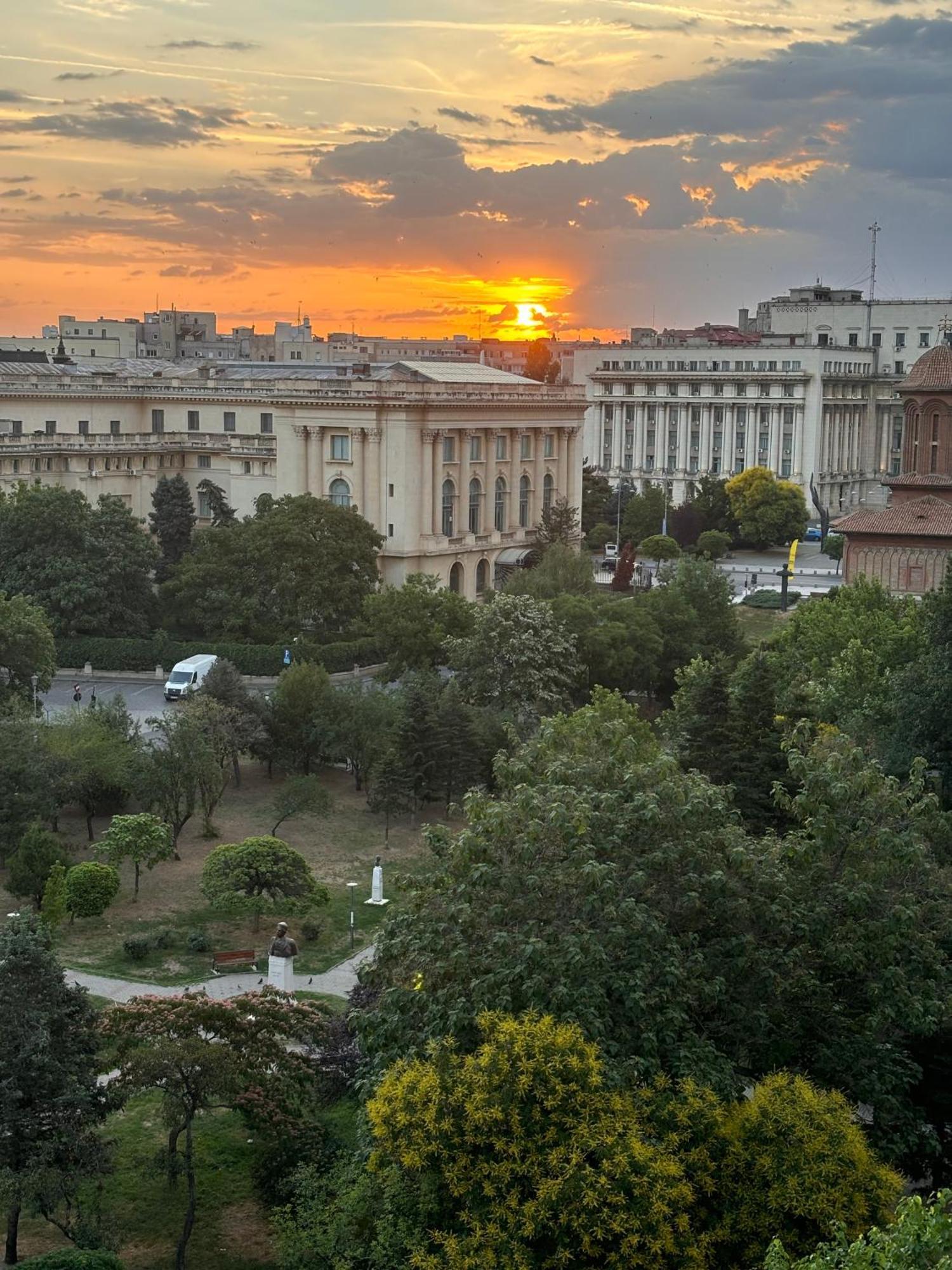 Green Muse On Victoriei Bucharest Exterior photo